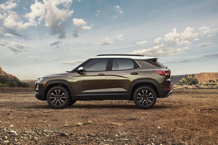 Đối với phiên bản tiêu chuẩn, xe sử dụng động cơ tăng áp 1.2 lít 3 xi-lanh, công suất 137 mã lực đi kèm với hộp số vô cấp CVT và hệ dẫn động cầu trước. Với phiên bản thể thao RS, xe trang bị động cơ 1.3 lít tăng áp, công suất cực đại 155 mã lực, với 2 tùy chọn hệ dẫn động cầu trước hoặc dẫn động 4 bánh AWD.