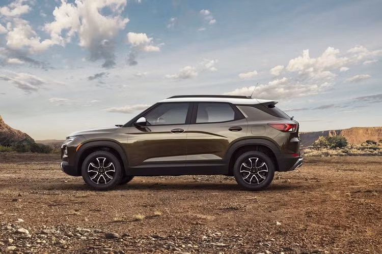 Đối với phiên bản tiêu chuẩn, xe sử dụng động cơ tăng áp 1.2 lít 3 xi-lanh, công suất 137 mã lực đi kèm với hộp số vô cấp CVT và hệ dẫn động cầu trước. Với phiên bản thể thao RS, xe trang bị động cơ 1.3 lít tăng áp, công suất cực đại 155 mã lực, với 2 tùy chọn hệ dẫn động cầu trước hoặc dẫn động 4 bánh AWD.