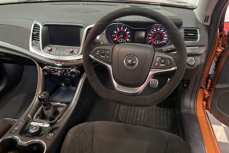 Vậy điều gì đã khiến chiếc bán tải này trở nên đặc biệt đến thế? Không giống như những chiếc xe bán tải tốc độ khác, HSV chỉ sản xuất 275 chiếc bán tải GTSR W1, và trong đó lại chỉ có 4 chiếc Maloo W1 cho một vài khách hàng đặc biệt mà thôi.