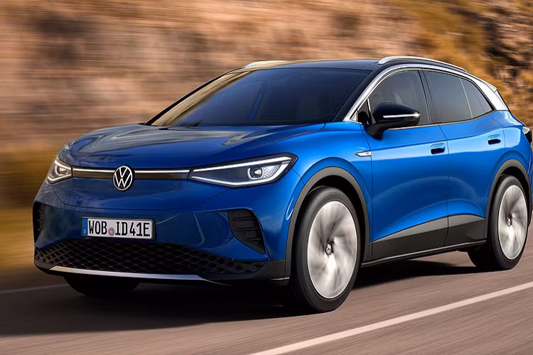  Volkswagen ID.4 2022 phiên bản AWD có mức giá khởi điểm từ 43.675 USD (khoảng 1 tỷ đồng), nó được đánh giá là mẫu xe điện trang bị hệ dẫn động AWD rẻ nhất trên thị trường hiện tại. Phiên bản cao cấp hơn là ID.4 AWD Pro S sẽ có giá bán từ 48.175 USD (khoảng 1,1 tỷ đồng).