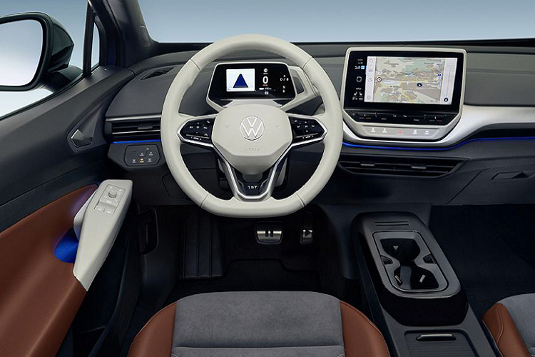 ID.4 AWD Pro bổ sung thêm chế độ lái Traction bên cạnh Sport, Comfort, Eco và Custom. Chế độ Traction có thể được kích hoạt ở tốc độ lớn hơn 19 km/h, giúp tăng độ bám của xe ở những mặt đường trơn trượt. Phiên bản AWD Pro và AWD Pro S sẽ khác nhau một chút về mặt thiết kế ngoại thất. Gói trang trí Gradient dành riêng cho bản Pro S sẽ bổ sung bộ mâm hợp kim nhôm 20 inch và các chi tiết trang trí độc đáo khác.