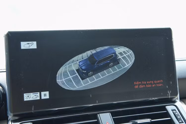 Toyota Land Cruiser thế hệ mới sử dụng hệ thống động cơ mới với máy xăng V6, dung tích 3.5 lít, tăng áp kép, sản sinh công suất tối đa 409 mã lực và mô-men xoắn cực đại 650 Nm.