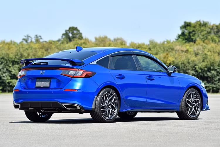 Honda Civic Hatchback 2022 sẽ có mặt tại thị trường Mỹ vào cuối năm nay. Xe được bán ra với 2 lựa chọn máy xăng và máy dầu.