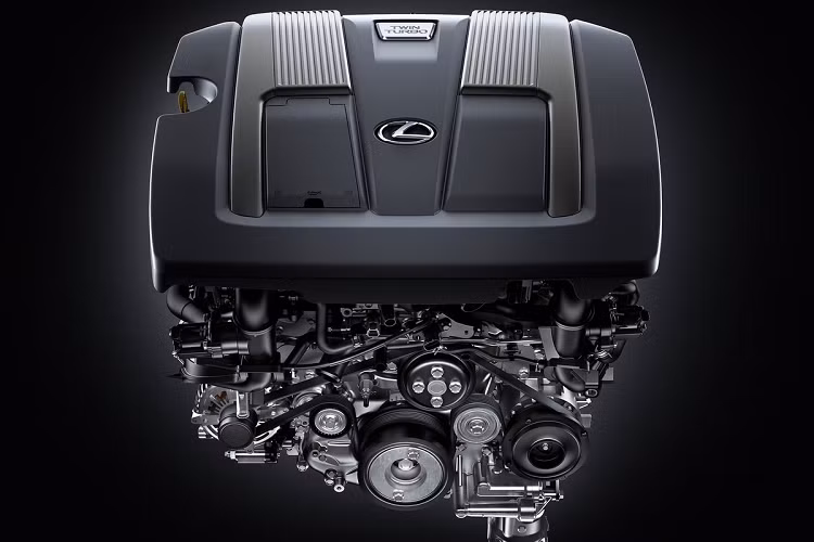 Cả 2 phiên bản Lexus LS 500 thế hệ mới đều đi kèm động cơ tăng áp kép Dynamic Force 3.5L V6, sản sinh công suất 415 mã lực tại 6.000 vòng/phút và mô-men xoắn 600 Nm tại 1.600-4.800 vòng/phút. Với hộp số tự động 10 cấp và hệ dẫn động cầu trước, chiếc sedan cỡ lớn có thể tăng tốc 0-100 km/h trong 5 giây, tốc độ được giới hạn ở 250 km/h.