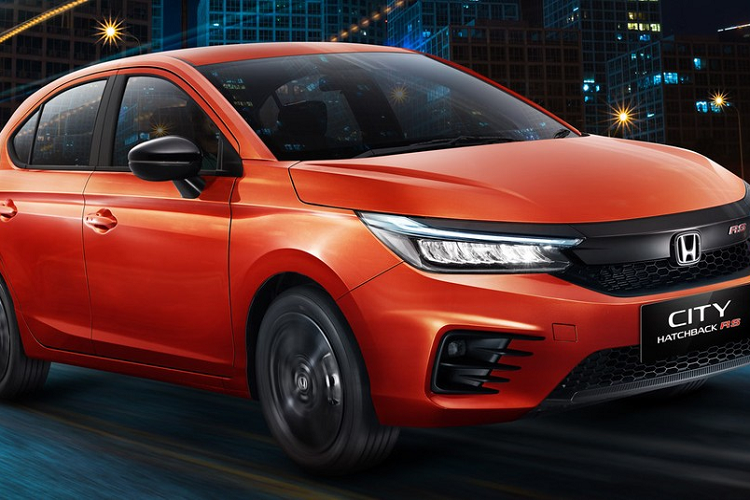 Khác với xe ở Thái Lan, mẫu xe cỡ B Honda City Hatchback 2021 dành cho thị trường Indonesia chỉ có 1 phiên bản là RS. Tuy nhiên, khi mua mẫu xe hatchback hạng B này, khách hàng Indonesia có thể chọn bản số sàn hoặc CVT.