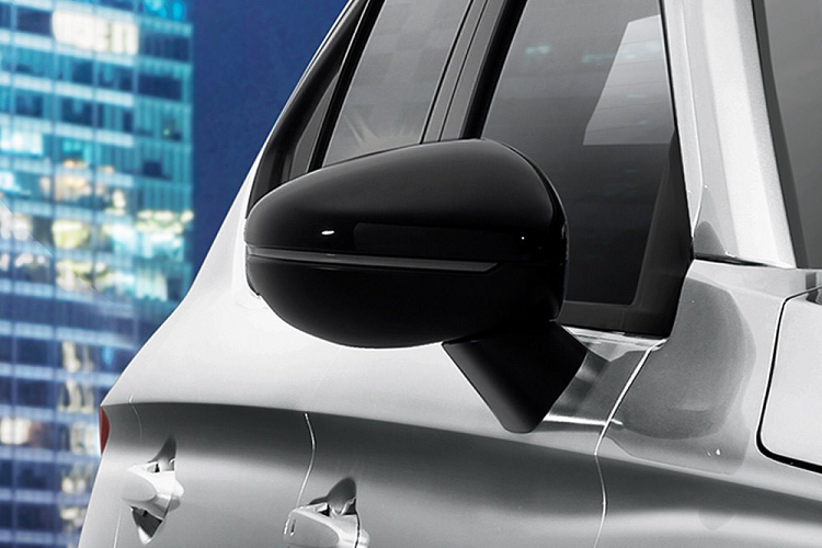 Nguồn cung cấp sức mạnh cho Honda City Hatchback 2021 tại thị trường Indonesia không phải là động cơ xăng 3 xi-lanh, tăng áp, dung tích 1.0L như xe ở Thái Lan. Thay vào đó, mẫu xe này được trang bị động cơ xăng 4 xi-lanh, hút khí tự nhiên, dung tích 1.5L, sản sinh công suất tối đa 121 mã lực tại tua máy 6.600 vòng/phút và mô-men xoắn cực đại 145 Nm. Đây cũng là mẫu xe mạnh mẽ nhất phân khúc.