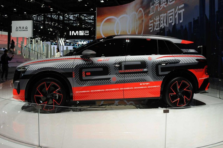 Mẫu xe trưng bày ở triển lãm chỉ có tên đơn giản là Audi Concept Shanghai chạy điện mới, và chắc chắn sẽ mang một cái tên khác khi được đưa vào sản xuất. Ngoài ra, một điều đáng lưu ý nữa là mẫu xe này sẽ chỉ dành độc quyền cho thị trường Trung Quốc.