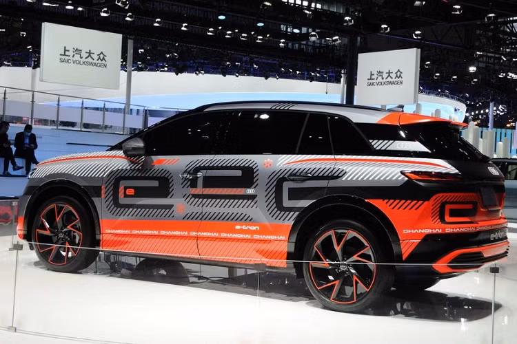 Về cự li di chuyển, ta cũng có thể thấy ID.6 ra làm mẫu với hai lựa chọn 58 kWh và 77 kWh, với loại thứ hai mang tới cự li di chuyển tối đa 588 km/h theo chu kỳ lái NEDC Trung Quốc. Thời gian sẽ cho biết mẫu SUV điện mới của Audi có thông số thực sự ra sao.