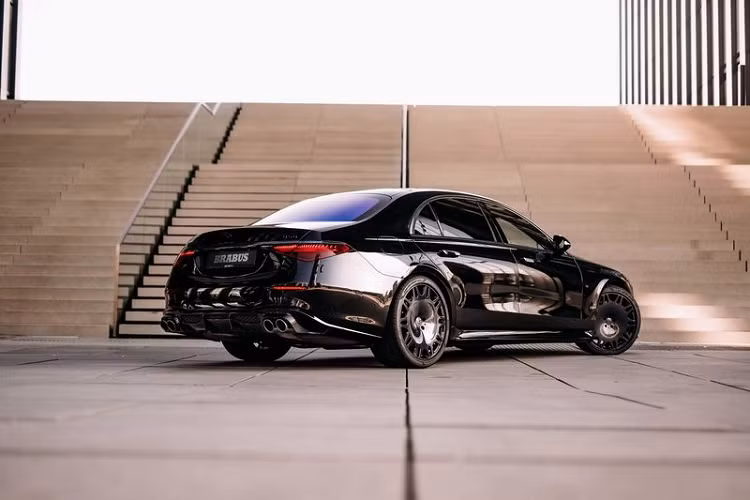 Brabus cho biết hãng cũng đang nghiên cứu các nâng cấp sức mạnh khác cho những hệ truyền động còn lại của S-Class 2021, bao gồm cả hệ thống hybrid.