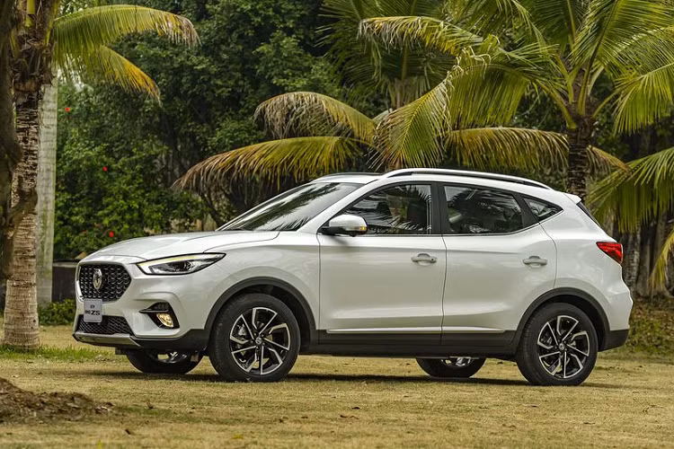 Theo đó, mẫu xe crossover MG ZS 2021 có nguồn gốc và chất lượng của một mẫu xe nhập khẩu trực tiếp từ Thái Lan. Như đã đề cập, Thái Lan được nhiều chuyên gia đánh giá là có nền sản xuất lắp ráp hàng đầu trong khu vực ASEAN. Nhờ vậy, những mẫu xe nhập khẩu trực tiếp theo dạng CBU từ thị trường này luôn mang đến cảm giác yên tâm cho khách hàng về phương diện chất lượng cũng như độ bền theo thời gian.