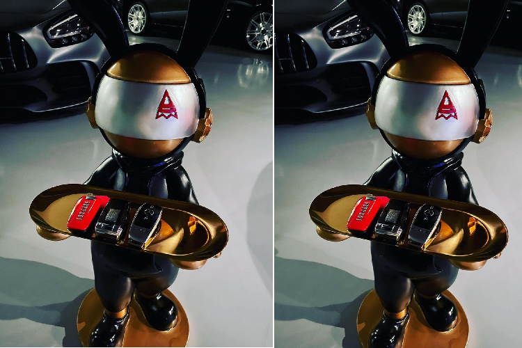 Trong suốt 4 tháng ở nhà vì tuân thủ phòng chống dịch Covid-19 theo Chỉ thị 16 tại TP.HCM, doanh nhân này luôn cho biết "ngứa ngáy tay chân" vì không được điều khiển siêu xe. Chính vì thế, ngay khi áp dụng Chỉ thị 18, nới lỏng giãn cách xã hội và từng bước khôi phục lại trạng thái như ban đầu, không ít người tò mò muốn biết chiếc xe nào sẽ được Cường Đô la sử dụng.