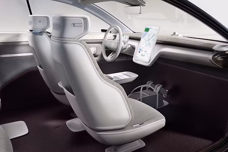 Điều này cũng dẫn đến một loạt các thay đổi, từ đặt trọng tâm với những tên tuổi Golf hay Tiguan, chuyển sang các ký hiệu như ID.3 và ID.4. Tương tự các hãng xe đồng hương như BMW và Mercedes cũng nổi tiếng với hai dòng xe iX và EQS.