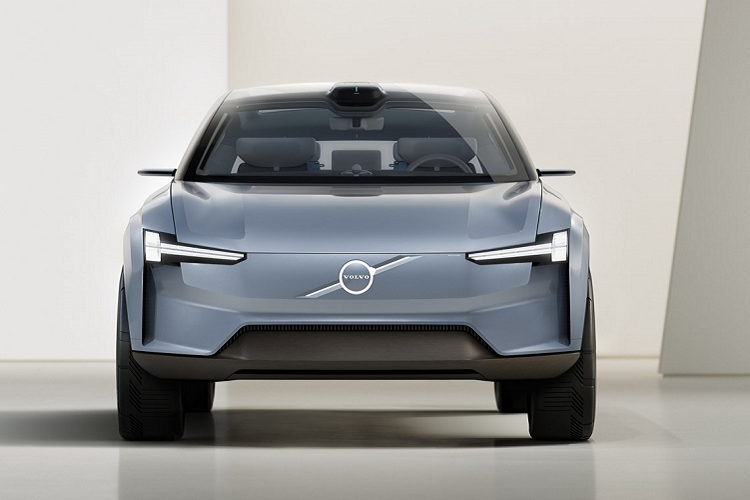 Mặc dù sắp ra mắt trong năm 2022, nhưng ông Samuelsson vẫn giữ kín tên gọi tiếp theo của XC90. Ông cho biết Volvo vẫn đang thảo luận trong nội bộ và có được một số lựa chọn thú vị cũng như rất sáng tạo.