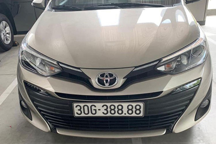 Theo thông tin từ phía người bán, chiếc Toyota Vios giá rẻ mang biển số 30G-388.88 này thuộc phiên bản G cao cấp nhất có giá 570 triệu đồng, sau khi làm các thủ tục đăng ký ra biển (có hưởng ưu đãi giảm 50% lệ phí trước bạ), tổng chi phí chủ xe này bỏ ra chỉ khoảng 627 triệu đồng.