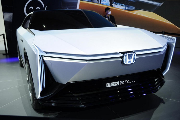 Là một phần của loạt xe điện thuần chủng sẽ ra mắt tại thị trường Trung Quốc trong 5 năm tới, hai mẫu concept Honda e:N SUV và Coupe đã được trưng bày tại Triển lãm ô tô Quảng Châu 2021, mang đến cái nhìn trước đối với những mẫu xe sản xuất tương ứng.