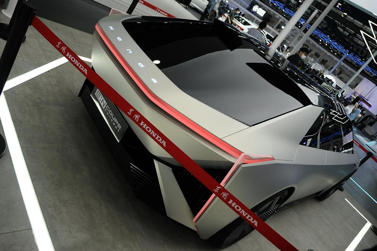 Họ cũng có ý định mở các nhà máy mới ở Trung Quốc vào năm 2024 để sản xuất các loại xe điện này, với tầm nhìn xuất khẩu chúng ra thị trường toàn cầu.