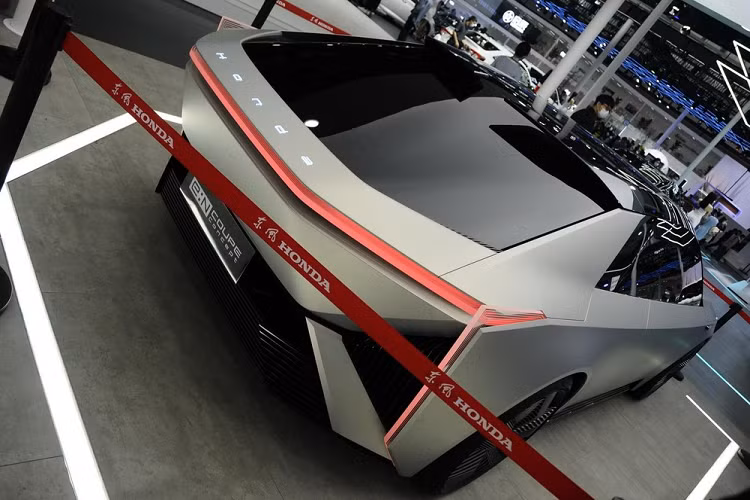 Họ cũng có ý định mở các nhà máy mới ở Trung Quốc vào năm 2024 để sản xuất các loại xe điện này, với tầm nhìn xuất khẩu chúng ra thị trường toàn cầu.