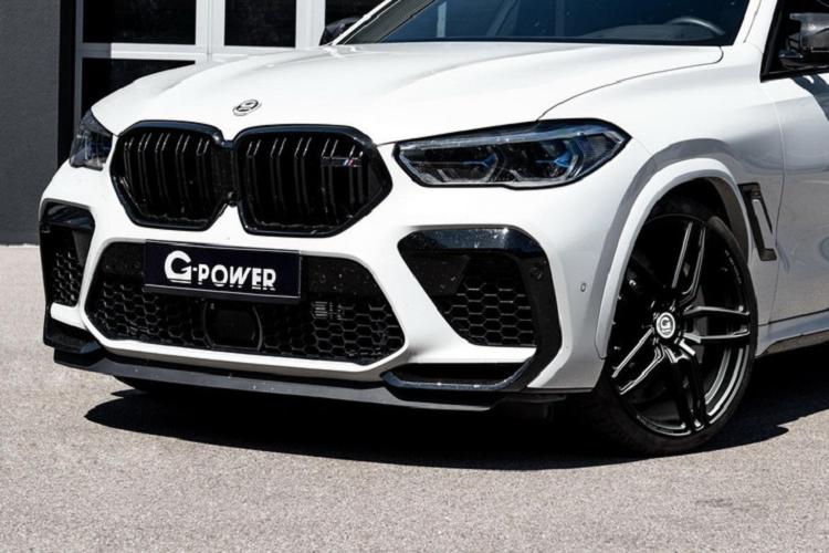 Đứng đầu gói nâng cấp từ G-Power là Stage 3, tăng cường công suất lên tới 789 mã lực và 950 Nm mô-men xoắn cực đại. Để thúc đẩy X6 M lên đẳng cấp siêu xe, G-Power bổ sung phần mềm hiệu suất cao mới với chi phí 4.595 Euro (127 triệu đồng) và nâng cấp bộ tăng áp với chi phí 5.950 Euro (165 triệu đồng), cộng thêm cả hệ thống ống xả và đường ống đã nói ở trên.
