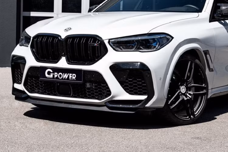 Đứng đầu gói nâng cấp từ G-Power là Stage 3, tăng cường công suất lên tới 789 mã lực và 950 Nm mô-men xoắn cực đại. Để thúc đẩy X6 M lên đẳng cấp siêu xe, G-Power bổ sung phần mềm hiệu suất cao mới với chi phí 4.595 Euro (127 triệu đồng) và nâng cấp bộ tăng áp với chi phí 5.950 Euro (165 triệu đồng), cộng thêm cả hệ thống ống xả và đường ống đã nói ở trên.