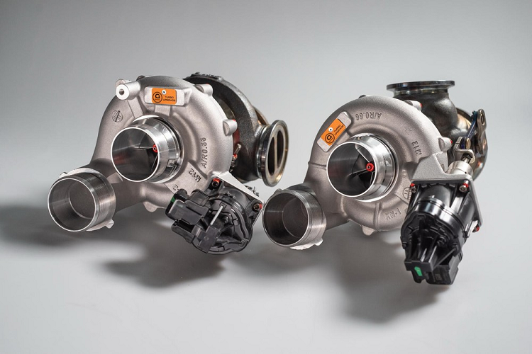 Gói trang bị nâng cấp của G-Power cho BMW X6 M có 3 cấp độ Stage tùy chọn để phù hợp những người mua với kinh phí khác biệt. Stage 1 có chi phí 2.495 Euro (khoảng 69 triệu đồng), phần mềm cải thiện ECU của G-Power sẽ giúp động cơ V8 của xe sản sinh 690 mã lực và 851 Nm mô-men xoắn cực đại, tăng 73 mã lực và 101 Nm so với lúc ban đầu.