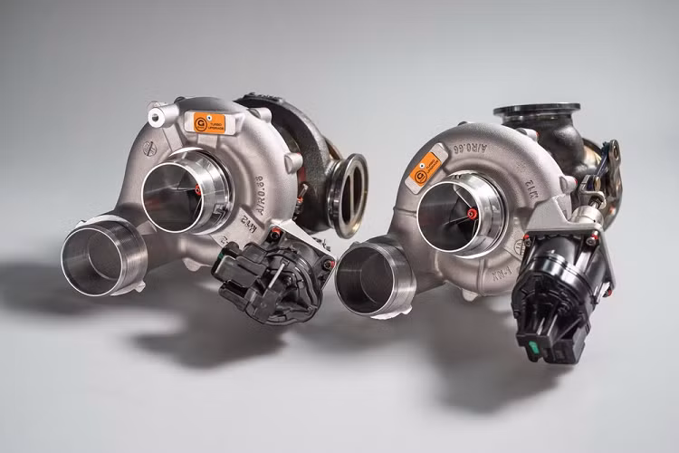 Gói trang bị nâng cấp của G-Power cho BMW X6 M có 3 cấp độ Stage tùy chọn để phù hợp những người mua với kinh phí khác biệt. Stage 1 có chi phí 2.495 Euro (khoảng 69 triệu đồng), phần mềm cải thiện ECU của G-Power sẽ giúp động cơ V8 của xe sản sinh 690 mã lực và 851 Nm mô-men xoắn cực đại, tăng 73 mã lực và 101 Nm so với lúc ban đầu.