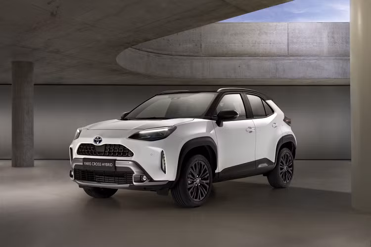 Toyota dự kiến nhận đặt hàng Yaris Cross Adventure tại châu Âu từ đầu quý II/2021, trước khi chính thức mở bán mẫu xe này vào tháng 9. Mức giá xe Toyota Yaris Cross Adventure hiện chưa được công bố.