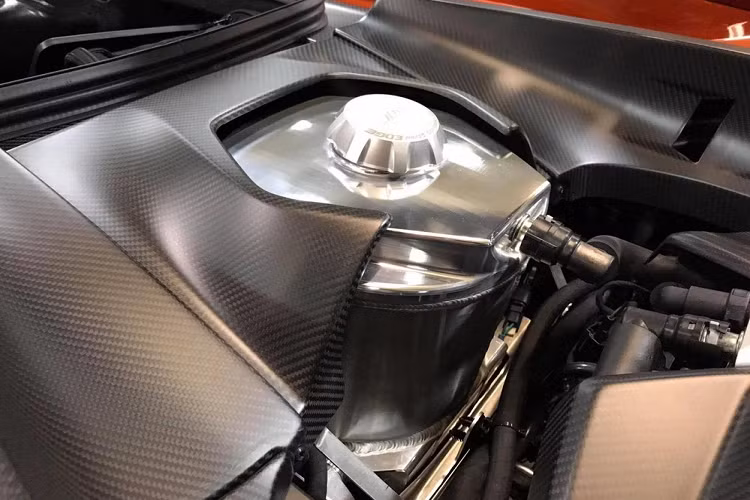 Đối thủ chính của siêu xe Ford GT thế hệ mới sẽ là Lamborghini Aventador SVJ hay ngay cả Ferrari SF90 Stradale đều đã có đại diện về Việt Nam. Tuy nhiên, giá bán lại của những chiếc siêu xe Ford GT đã vượt qua 1,3 triệu đô la nên khiến mẫu xe này chạm đến ngưỡng của dòng xe hypercar.