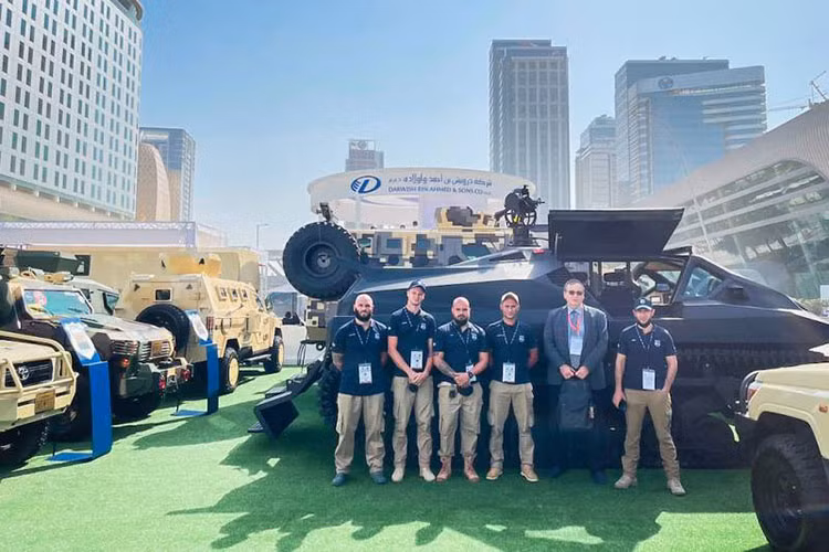 Mang tên gọi Storm bọc thép thế hệ mới, công ty Highland Systems từ Ukraine đã giới thiệu loại xe tăng quân sự đa năng, bọc thép kiên cố này tại triển lãm quốc phòng IREX ở Abu Dhabi. Nó có khả năng hoạt động cả trên mặt nước lẫn mặt nước như đã đề cập, nhưng nó còn cung cấp nhiều tính năng tiện ích hơn chỉ là tính lưỡng cư.