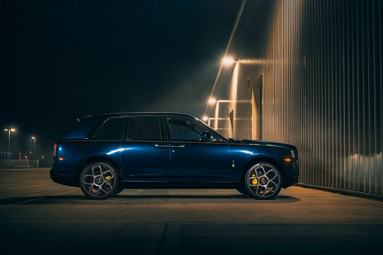 Chiếc Rolls-Royce Cullinan của Benjamin Sloss sở hữu lớp sơn ngoại thất đặc biệt có tên gọi là Pikes Peak Blue, được bộ phận Rolls-Royce Bespoke Collective thực hiện theo sở thích cá nhân của khách hàng.