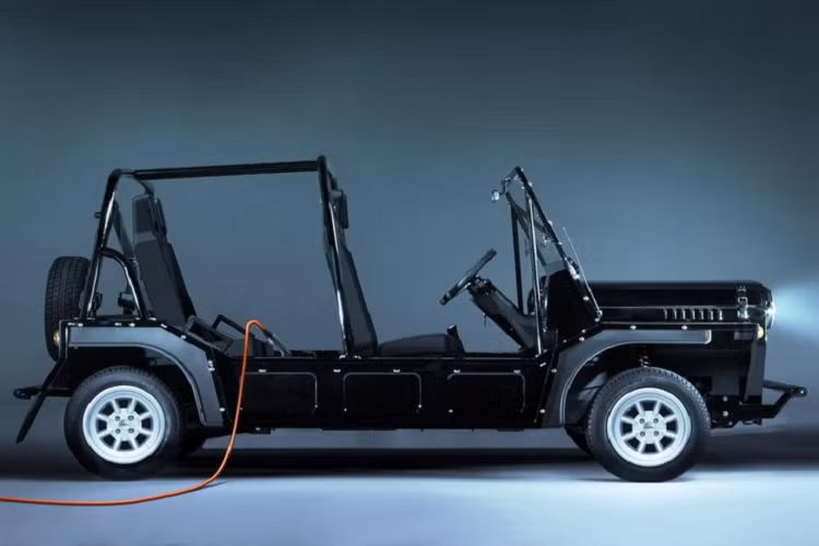 Ngay từ bây giờ, những ai quan tâm đã có thể tiến hành đặt mua chiếc xe điện Moke mui trần kiểu phong cách cổ điển, với giá khởi điểm từ 29.150 bảng Anh (tương đương 911,9 triệu đồng) ở Anh Quốc trước các khoản thuế và ưu đãi. Mẫu Moke mới sẽ được sản xuất tại địa phương, và những chuyến giao hàng đầu tiên dự kiến vào mùa hè năm 2022.