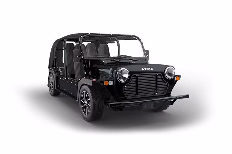 Ở biến thể chạy điện này, nhà sản xuất đã sử dụng các tấm ốp thân vỏ bằng nhôm nhằm giảm đáng kể trọng lượng, đồng thời bổ sung thêm các tính năng hiện đại bao gồm phanh tái tạo, trợ lực lái, kính chắn gió có sưởi, và nhiều bộ phận an toàn hơn (không được nêu rõ cụ thể).