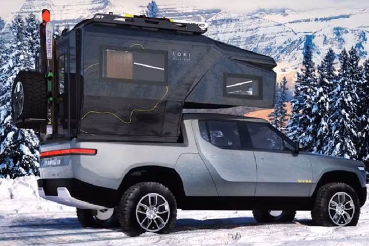 Tại Mỹ, giá xe Falcon Series có mức bán ra từ 135.000 USD (khoảng 3,09 tỷ đồng), chưa bao gồm xe tải gốc, xe cắm trại Falcon Series được thiết kế để phù hợp với thùng xe các kích thước 1,524 m - 1,981 m và 2,438 m.