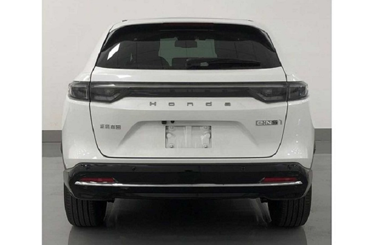 Như những trường hợp trước đây, tất cả những mẫu xe hơi để được cấp phép bán tại thị trường Trung Quốc đều phải công khai hình ảnh trên trang web của Bộ Công nghiệp và Công nghệ Thông tin.