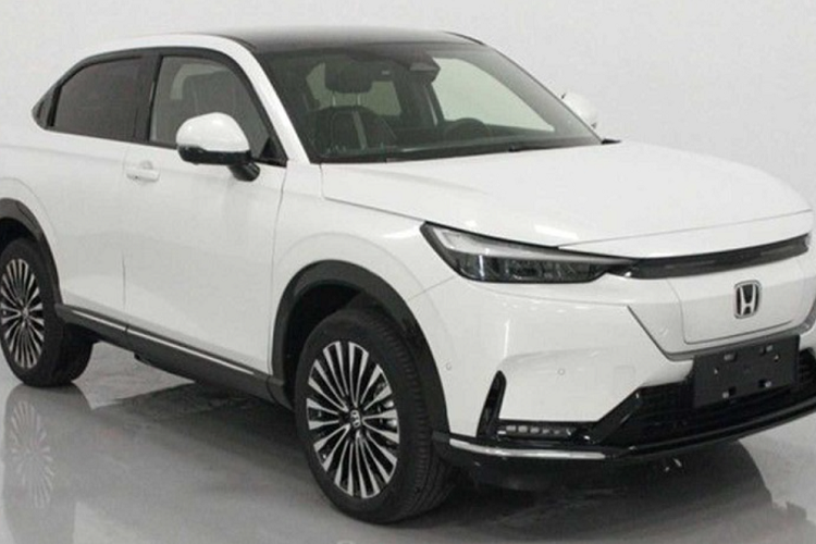 Vào tháng 4 vừa qua, Honda đã trình làng nguyên mẫu E Prototype tại Triển lãm Ô tô Thượng Hải như một lời báo hiệu dành cho phiên bản chạy điện của HR-V thế hệ thứ ba. Cho đến tháng 10, những hình ảnh về Honda HR-V chạy điện phiên bản sản xuất sau đó đã được công bố bởi Bộ Công nghiệp và Công nghệ Thông tin Trung Quốc.