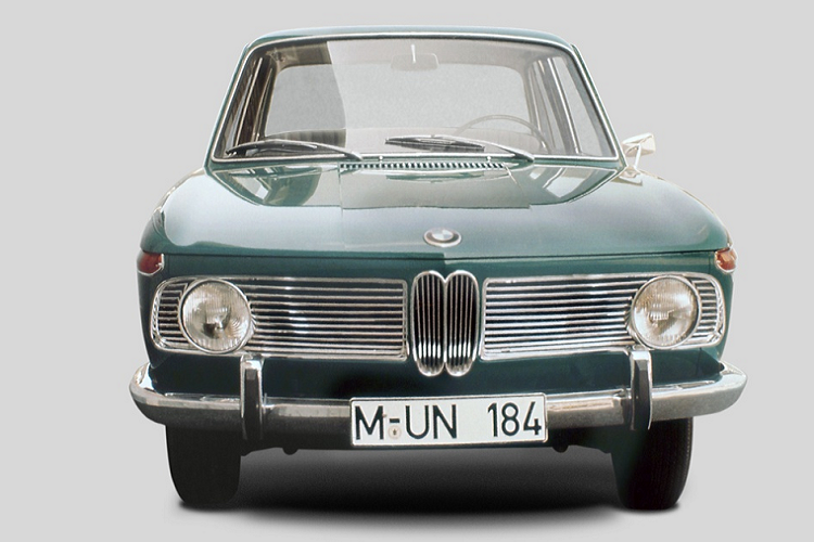 Bước sang năm 1961, chiếc BMW 1500 có tạo hình lưới tản nhiệt quả thận trái ngược hoàn toàn "đàn anh" 507. Hai khe gió được thu hẹp lại và nằm sát nhau hơn đáng kể. Kiểu thiết kế này tiếp tục được áp dụng trên các mẫu xe BMW ra mắt sau đó như 3.0 CS, 3.0 CSi và 3.0 CSL.