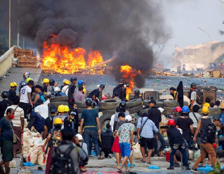 Them nguoi bieu tinh thiet mang, phe doi lap muon toa quoc te dieu tra quan doi Myanmar