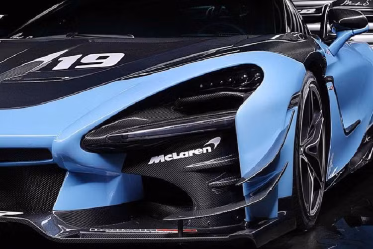 Gói nâng cấp bao gồm cản trước, ốp sườn và bộ khuếch tán sau giống như trên Senna GTR, tất cả đều làm từ sợi carbon.