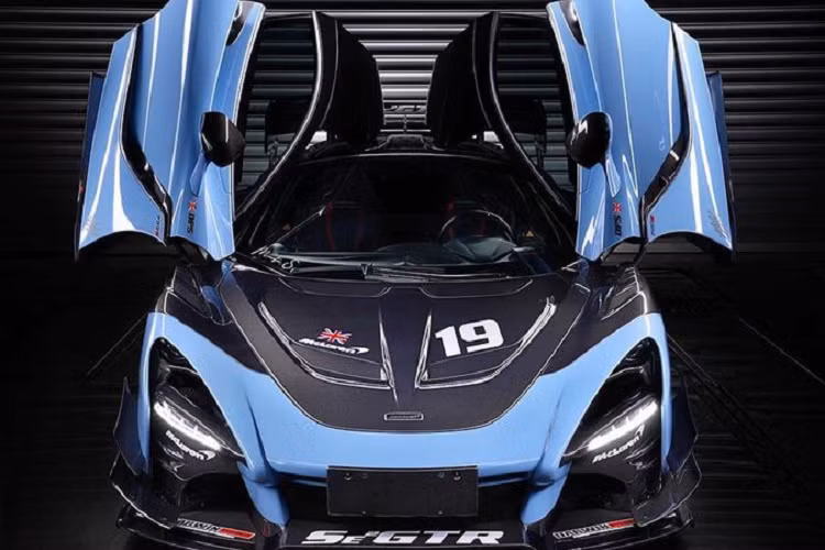 Phải thừa nhận rằng 720S rất phù hợp với bộ bodykit của Senna, chiếc 720S trong bài trông nổi bật và hầm hố hơn hẳn so với bản gốc trị giá tới 1 triệu USD (khoảng 23 tỷ đồng).