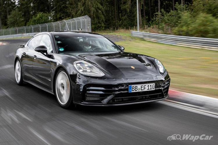 Theo Porsche, thách thức lớn nhất trong quá trình phát triển Turbo S là phải lắp đặt một hệ thống truyền động lớn vào Panamera, đồng thời đảm bảo sự cân bằng hoàn hảo giữa hiệu suất vận hành và sự thoải mái cho hành khách trên xe.