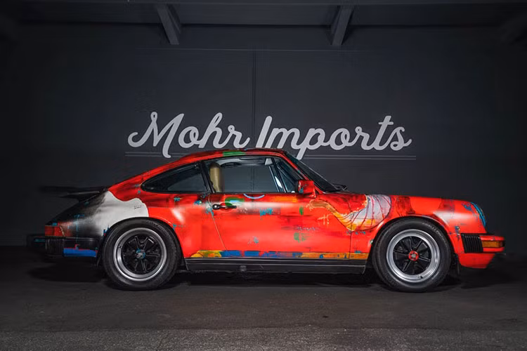 Do vậy, không chỉ có các công ty độ xe như Singer đang nỗ lực phục chế những chiếc Porsche 911 cổ điển tốt nhất có thể, ngay cả bản thân Porsche cũng đang tự đặt nhiệm vụ phục chế 40 chiếc 911 cổ điển trở về nguyên trạng và đưa chúng quay trở lại đường phố.