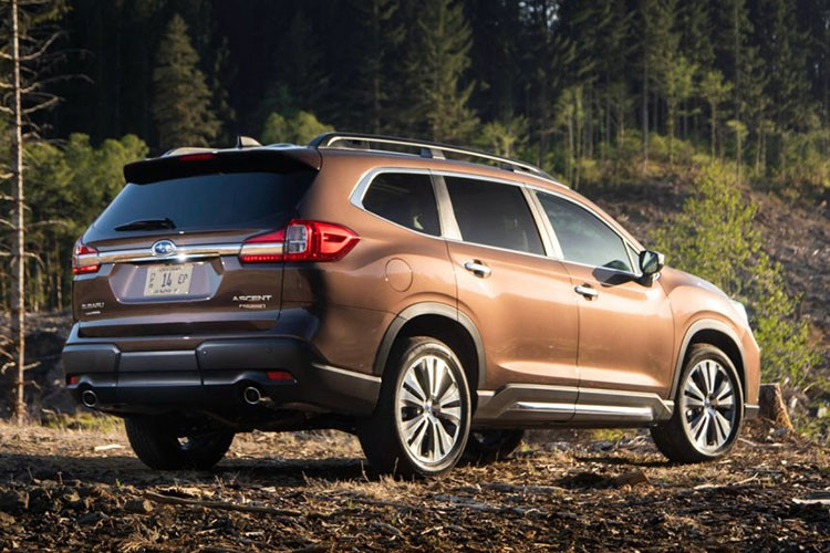 Tại thị trường Philippines, mẫu xe SUV Subaru Evoltis 2021 chỉ có duy nhất một phiên bản. Rất may là phiên bản này được trang bị khá tốt. Theo đó, xe đi kèm đèn pha LED với tính năng hỗ trợ đèn pha và chiếu sáng theo góc cua.