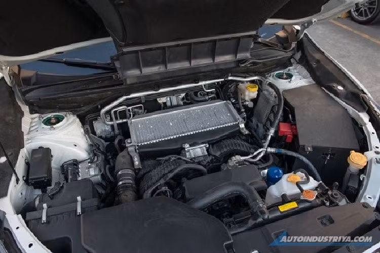 Màn hình cảm ứng trên xe cũng được hỗ trợ kết nối với điện thoại thông minh qua Apple CarPlay và Android Auto. Đặc biệt, hãng Subaru còn rất tự hào khi giới thiệu việc Evoltis 2021 có tổng cộng 19 ngăn để cốc bên trong xe. Điều này hứa hẹn sẽ mang đến cảm giác thoải mái và tiện nghi cho người ngồi trên cả 3 hàng ghế.