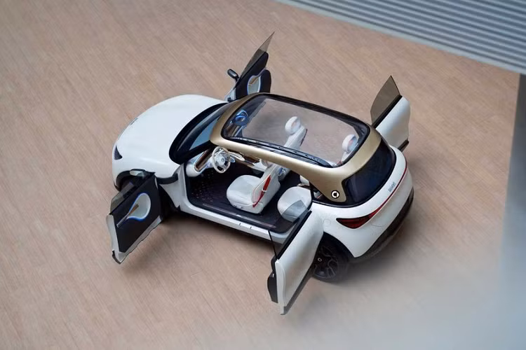 Nhà sản xuất hứa hẹn xe mới sẽ hỗ trợ công nghệ sạc nhanh và cập nhật phần mềm từ xa, cùng với một hệ thống thông tin giải trí thế hệ tiếp theo và cự li di chuyển xa. Smart cũng nói rằng phiên bản sản xuất sẽ được hưởng lợi từ "khả năng xử lý năng động cao nhất", điều này cho thấy Daimler và Geely muốn mang lại cho công ty đang gặp khó khăn sức hấp dẫn của một thương hiệu lớn mạnh.