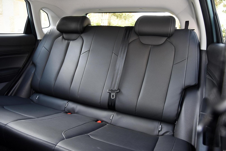 Chức năng đỗ xe từ xa chỉ với một nút bấm của Nezha V Pro có thể tự động phát hiện chỗ đỗ xe và đỗ vào đó, giải quyết triệt để những vấn đề của người lái mới như chỗ đỗ khó và không gian thiếu bằng phẳng.