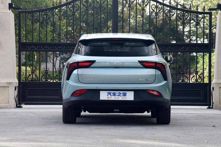 Mẫu xe điện giá rẻ này còn được trang bị màn hình điều khiển trung tâm cỡ 14,6 inch nâng cấp với độ phân giải 1920 × 1080 HD, màn hiển thị sáng hơn, kèm tính năng bảo mật thông tin 360 độ. Tính năng này là bước đầu tiên để Neta xây dựng hệ thống bảo vệ an ninh thông minh. Trong tương lai, họ sẽ tiếp tục phát triển trong lĩnh vực bảo mật thông tin, cung cấp khả năng bảo vệ toàn diện dữ liệu và thông tin của các chiếc xe thông minh.