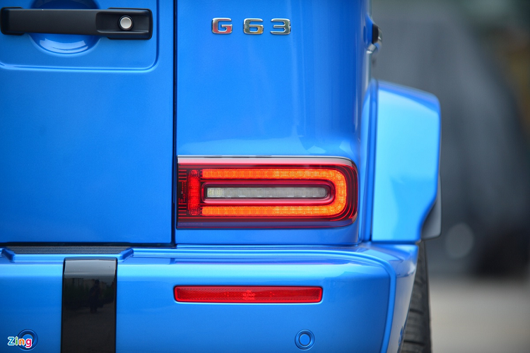 Ở thế hệ mới, Mercedes-AMG G 63 tại Việt Nam vẫn giữ kiểu dáng vuông vức nhưng các chi tiết đã được làm mềm mại hơn. Phần đầu xe đã được trau chuốt với những đường nét mềm mại, kết hợp với nhiều chi tiết cơ bắp. 