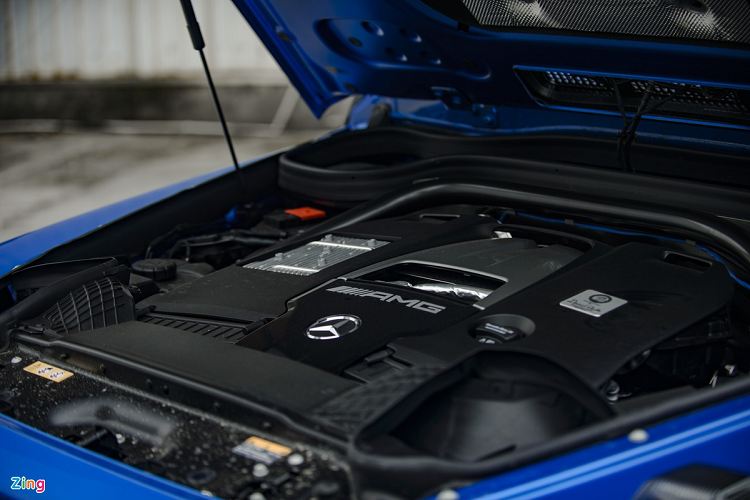 Mercedes-AMG G 63 sử dụng khối động cơ tăng áp kép V8 4.0L, sản sinh công suất 577 mã lực và mô-men xoắn 850 Nm. Xe đi kèm hệ dẫn động 4 bánh và hộp số tự động 9 cấp. Theo một số nguồn tin, chiếc SUV màu độc này có giá khoảng 12 tỷ đồng, đắt hơn khoảng 1 tỷ đồng so với xe chính hãng.