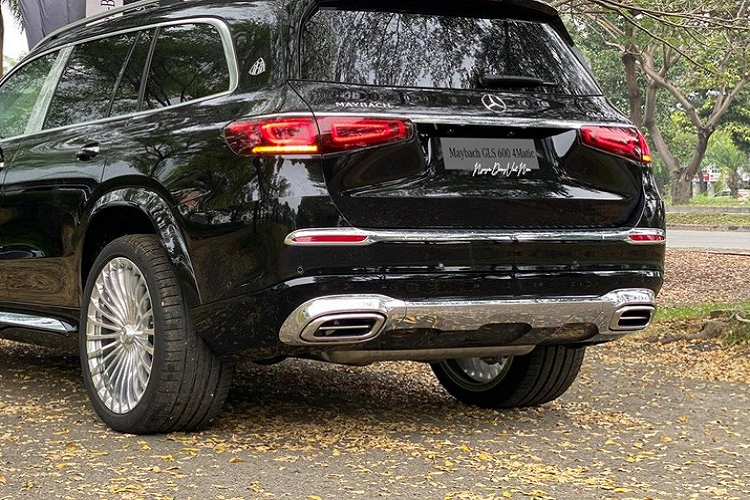 Giá xe Mercedes-Maybach GLS 600 chính hãng tại Việt Nam là 1 lợi thế rất lớn để cạnh tranh với công ty nhập khẩu tư nhân và cũng giúp cho các khách hàng Việt có tài chính dưới 13 tỷ đồng đã đủ trải nghiệm một mẫu xe trong phân khúc SUV siêu sang đắt tiền.