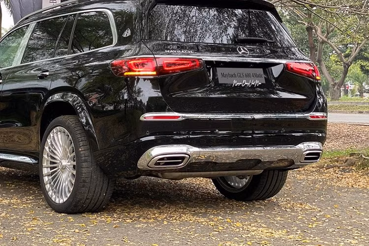 Giá xe Mercedes-Maybach GLS 600 chính hãng tại Việt Nam là 1 lợi thế rất lớn để cạnh tranh với công ty nhập khẩu tư nhân và cũng giúp cho các khách hàng Việt có tài chính dưới 13 tỷ đồng đã đủ trải nghiệm một mẫu xe trong phân khúc SUV siêu sang đắt tiền.