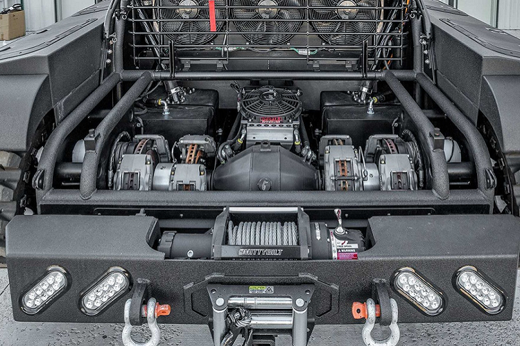 Cung cấp sức mạnh cho Ripsaw EV4-F4 là động cơ diesel Duramax V8 6.6L, cho công suất 800 mã lực và mô-men xoắn 2.033 Nm. Thông số này cho phép chiếc xe bánh xích đạt tốc độ tối đa gần 97 km/h (60 dặm/giờ).